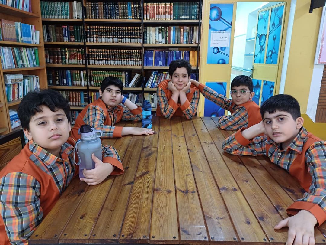 عضویت هرساله دانش آموزان به مدت ۱ سال در کتابخانه های مجهز عمومی